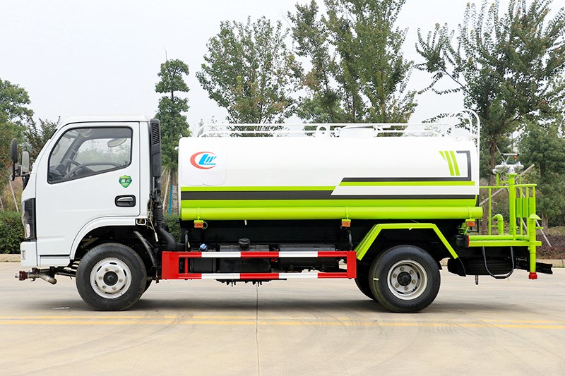 國(guó)六東風(fēng)小福瑞卡5噸灑水車(chē)