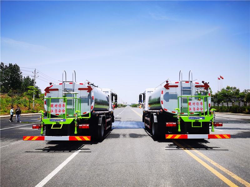 東風D9新款10-12噸環衛灑水車--國六系列