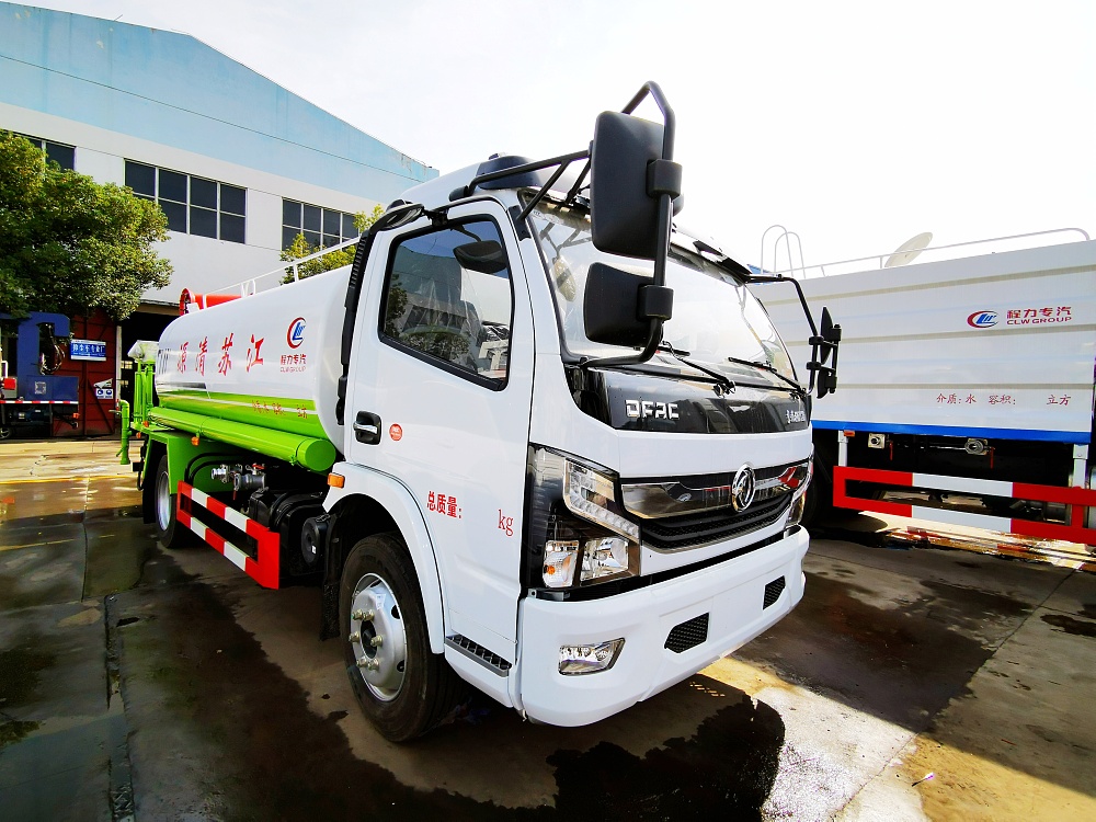 東風(fēng)大多利卡9方霧炮車(chē)