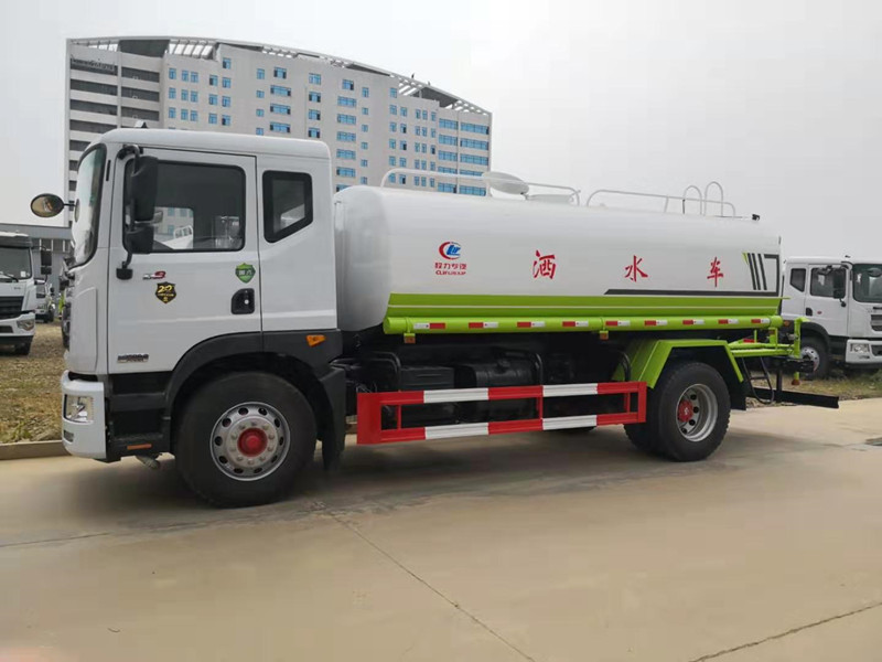 國(guó)六東風(fēng)大多利卡D9 15方灑水車(chē)