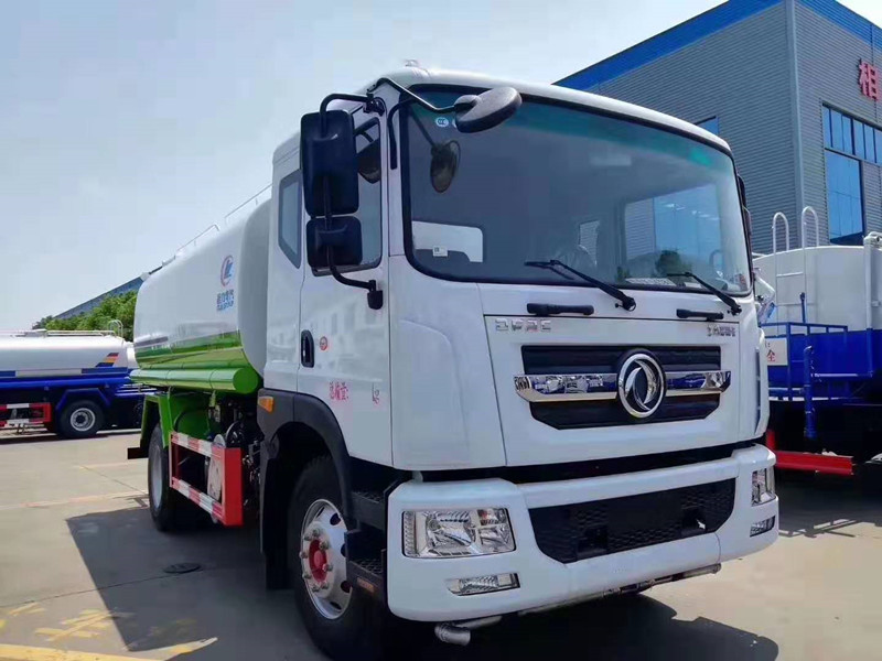 國(guó)六東風(fēng)大多利卡D9 15方灑水車(chē)