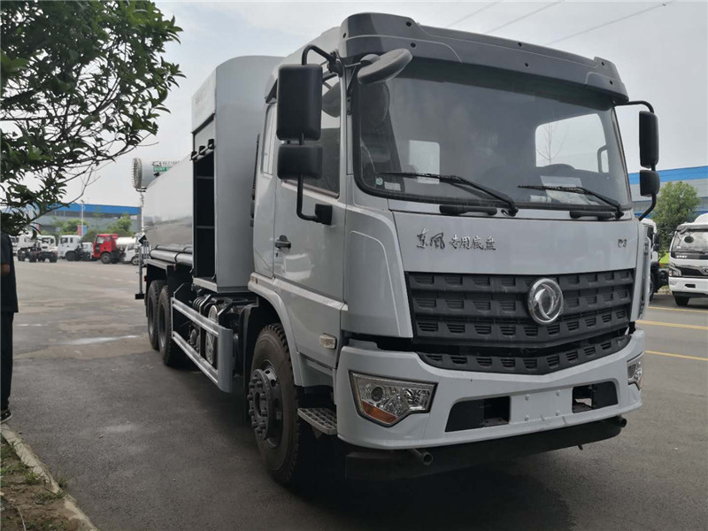 國六東風專底D3后雙橋抑塵車