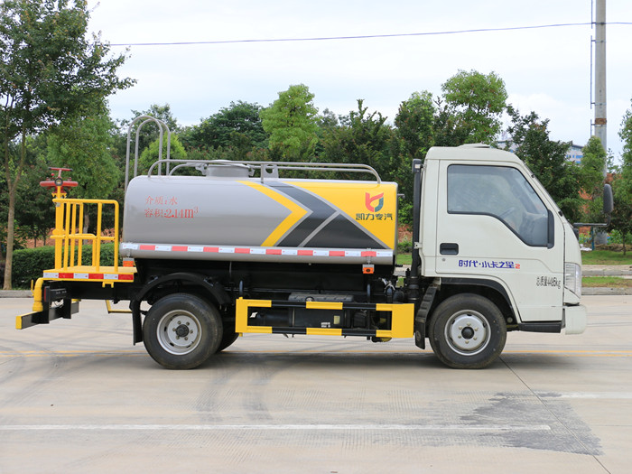 國六福田三方灑水車