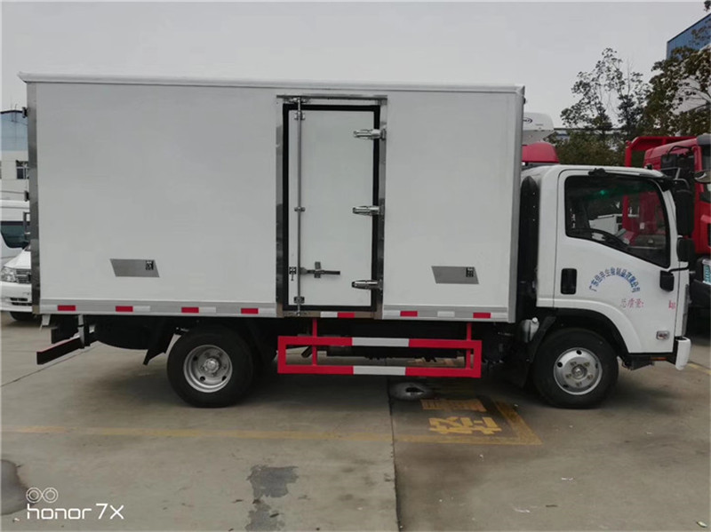 國(guó)六慶鈴五十鈴KV100藍(lán)牌冷藏車