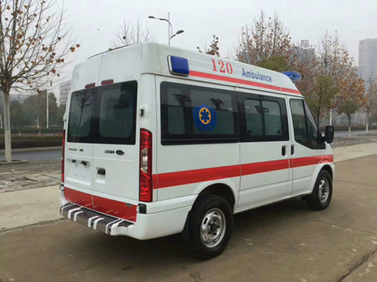 國(guó)六福特新世代V348短軸中頂救護(hù)車(chē)