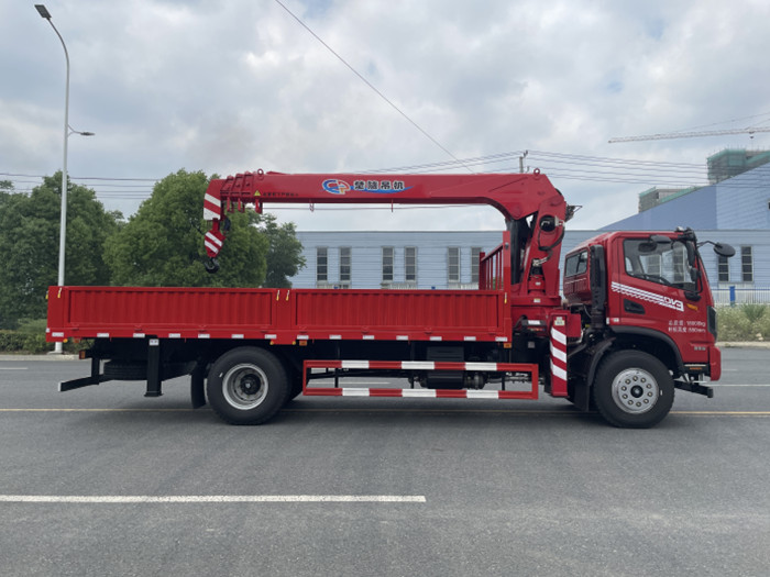 國(guó)六東風(fēng)暢行DV3單排 8噸隨車(chē)吊_隨車(chē)吊廠(chǎng)家