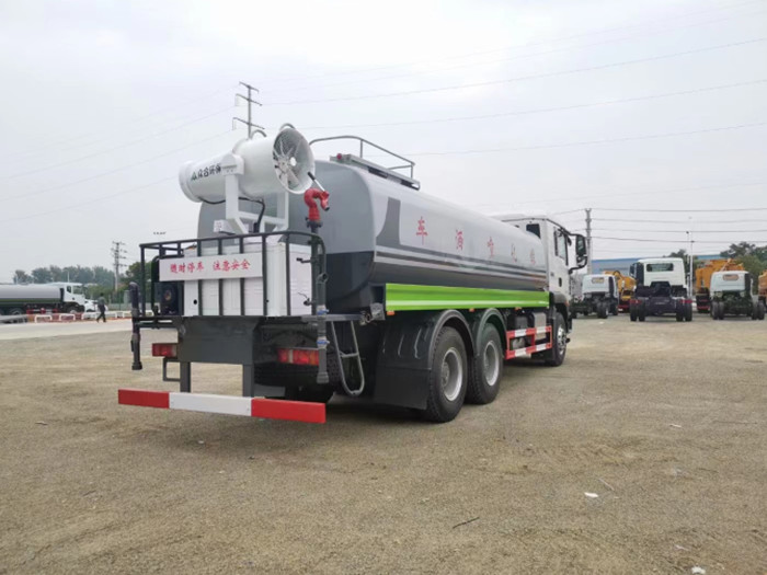 國(guó)六汕德卡18方霧炮車_灑水車廠家